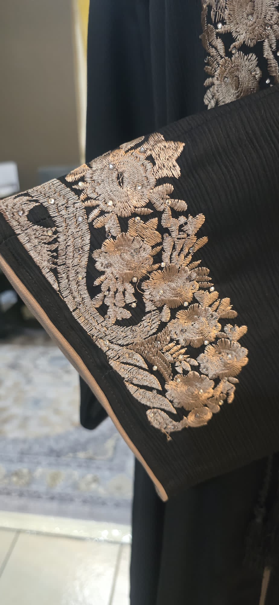 Noir Blossom Abaya